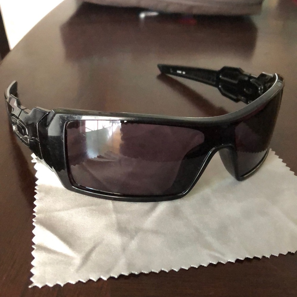 Oakley’s Oil Rig Men’s Sunglasses Glossy Black